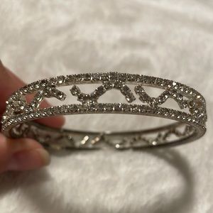 Elegant bracelet with rhinestone